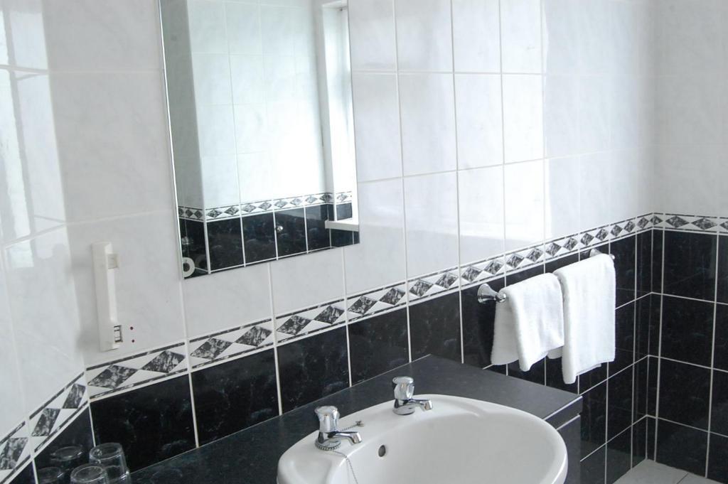 Grand Hotel Moate Room photo